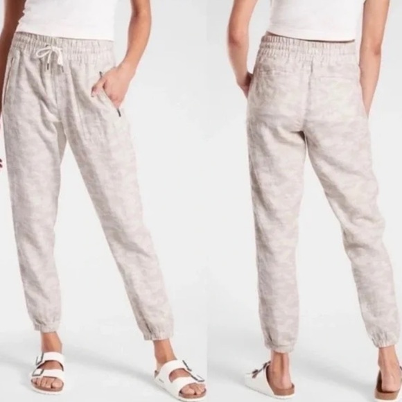 Like New Athleta Cabo Tide Linen Jogger Pants in Neutral Camo Size 4